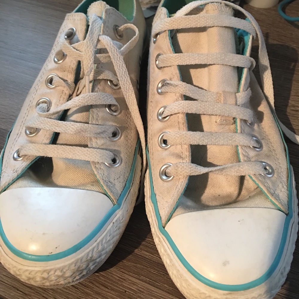 Converse Sz 8 white double tongue